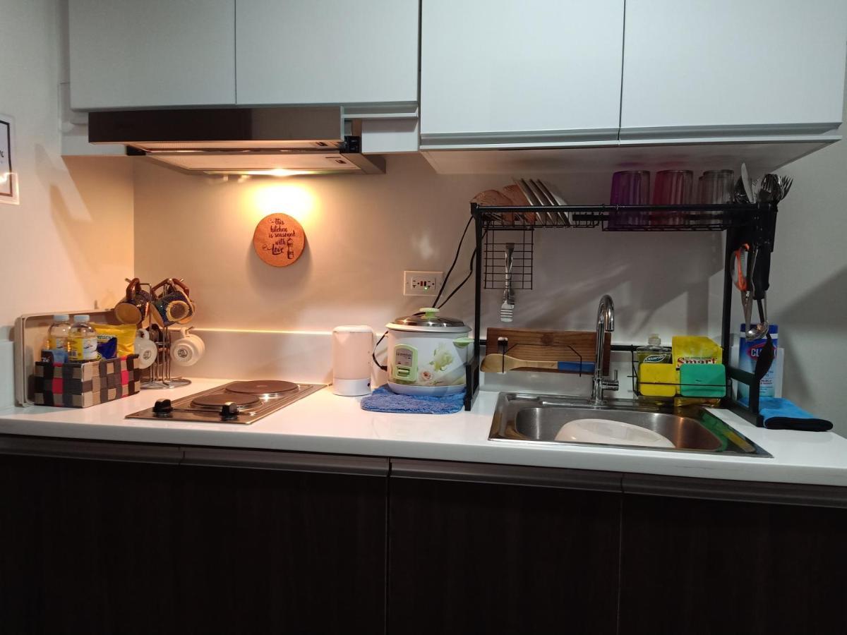 Marivic'S Place At Air Residences Makati Manilla Buitenkant foto